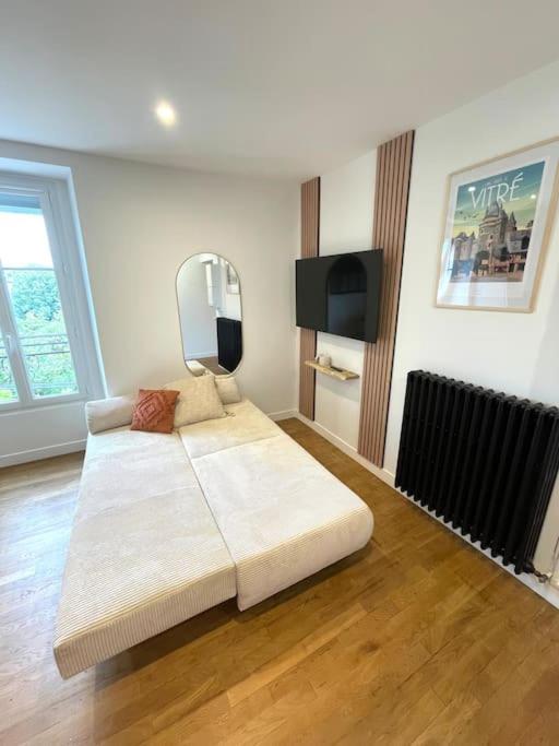 Appartement Calme Et Cosy Proche Centre Vue Chateau Vitre  Bagian luar foto